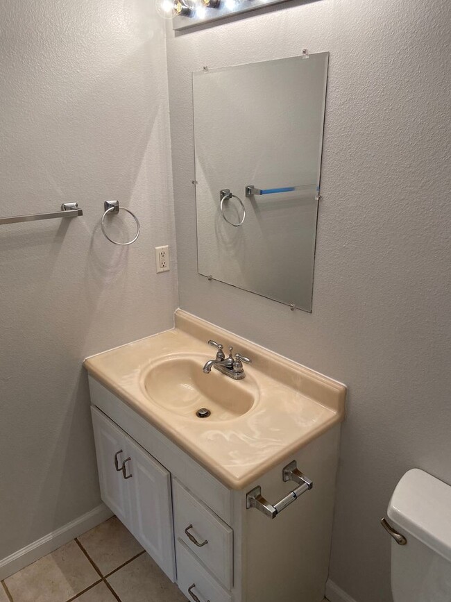 Building Photo - Single-Family Home in Branson
