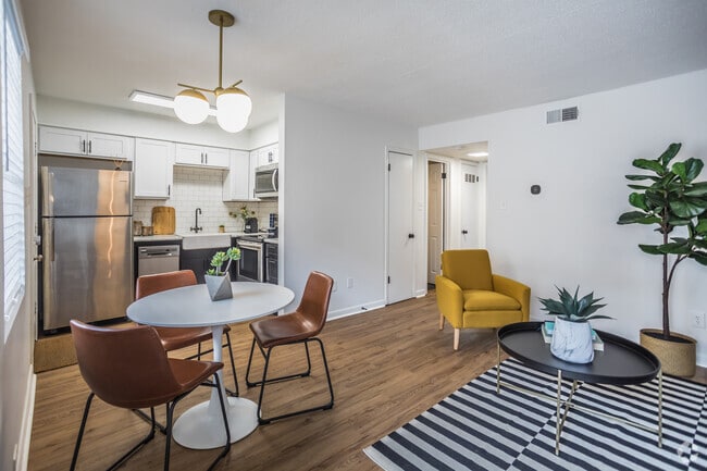 2 BR, 1 BA - 1023SF - The Courtyard at Ironworks