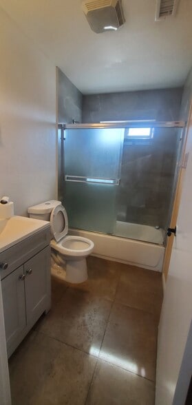 Building Photo - 629 Lee Dr