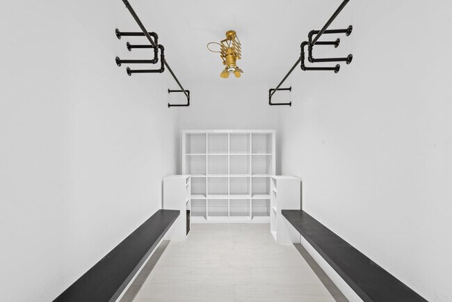 Building Photo - 877 NE 195th St