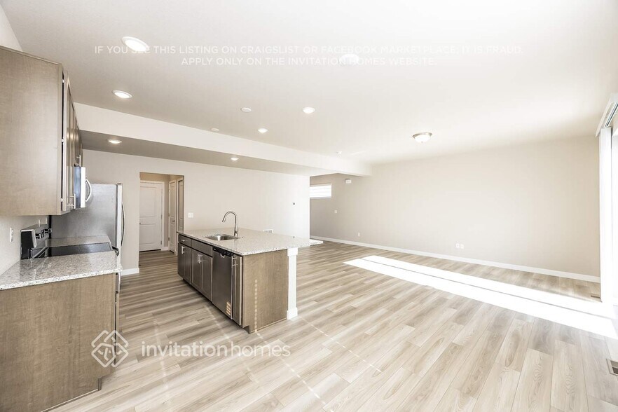 Building Photo - 13563 Arriba Dr