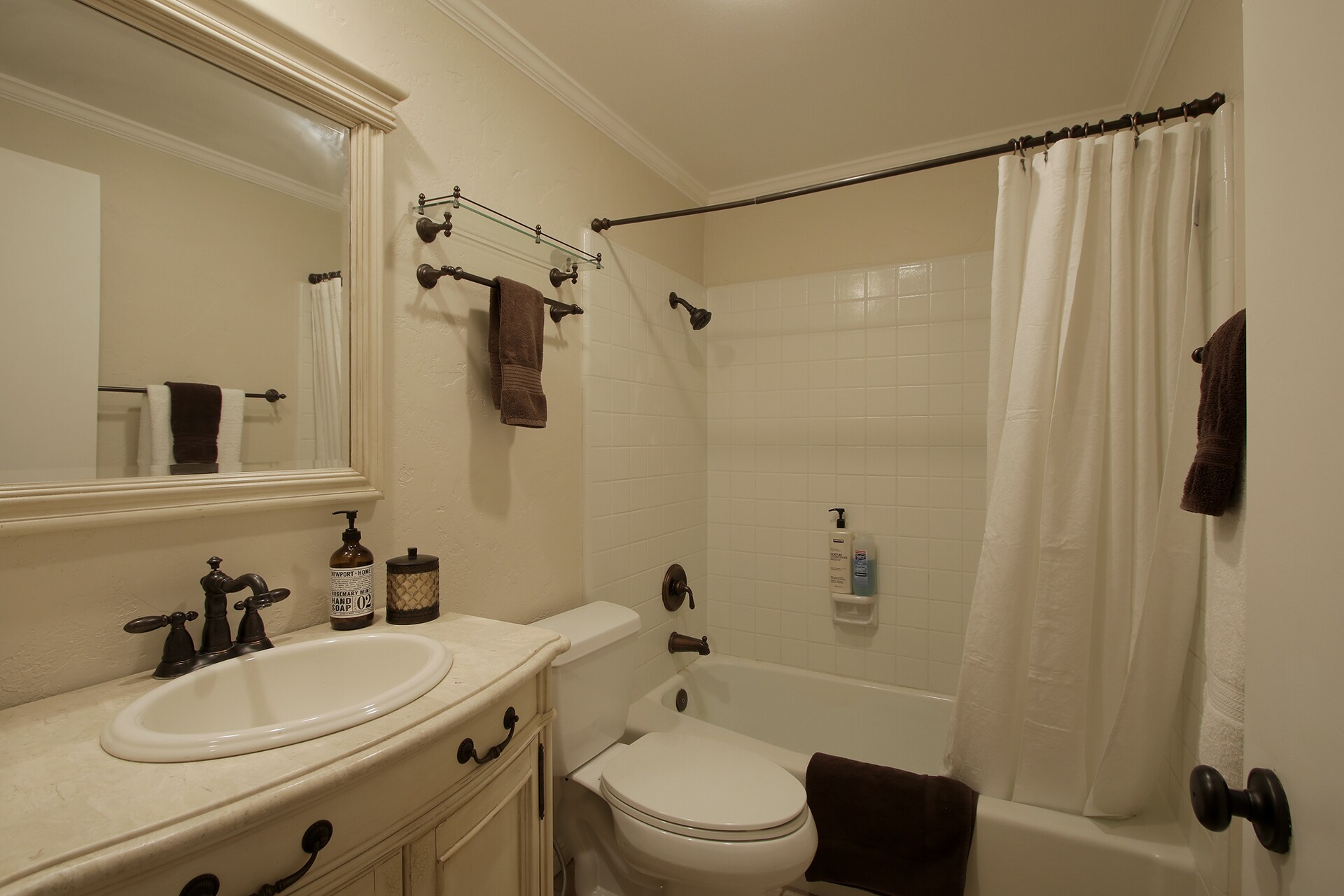 Shower over the tub - 78205 Cortez Ln