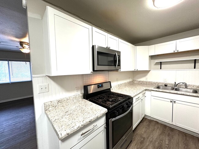 Building Photo - NEWLY REMODELED 3 BEDROOM 1 BATH IN WEBB C...