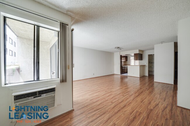Building Photo - 6827 Whitsett Ave