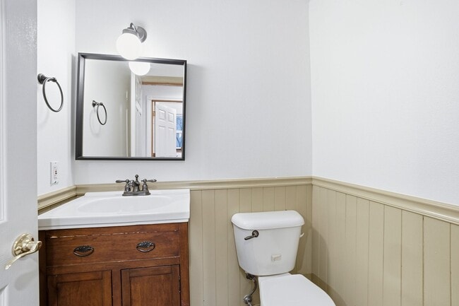 Building Photo - 10931 SE Henderson Dr