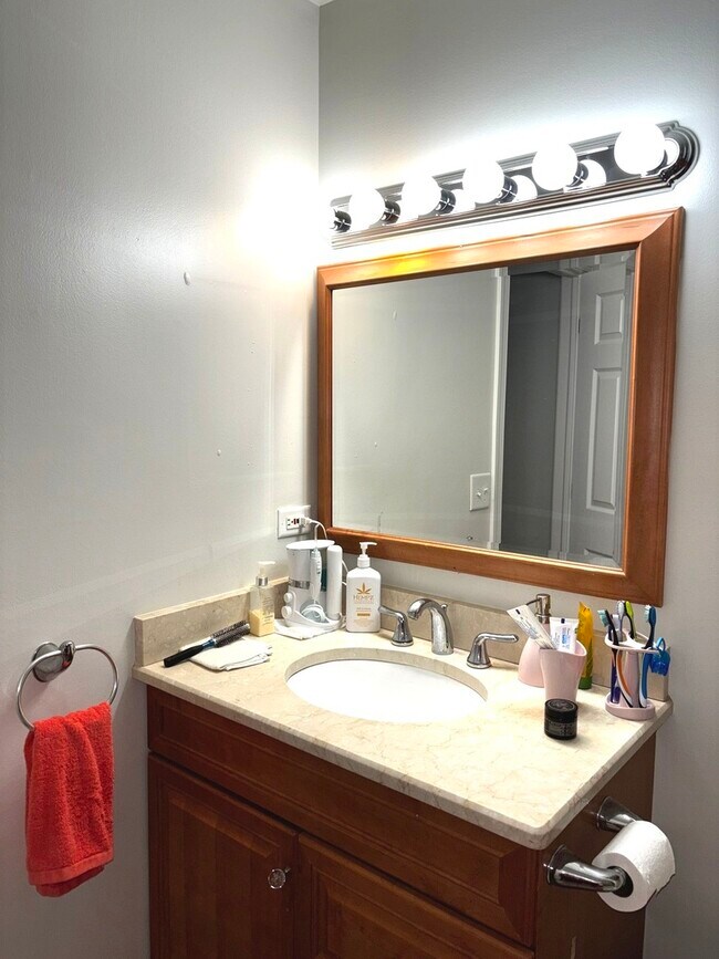 Building Photo - 353 S Whispering Hills Dr