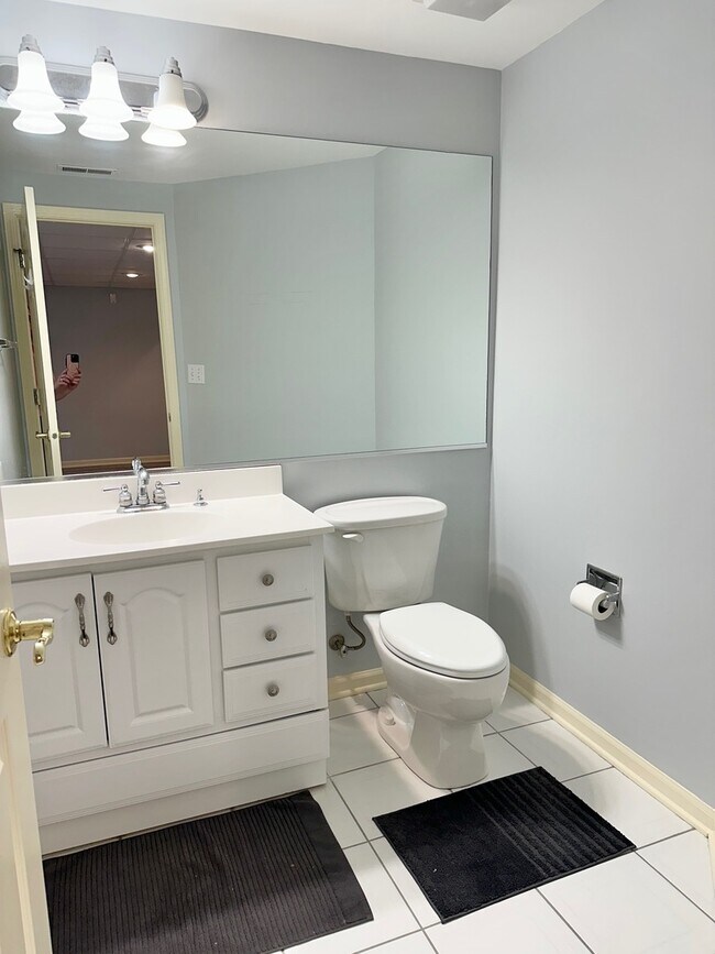 Building Photo - 224 Charlotte Pl