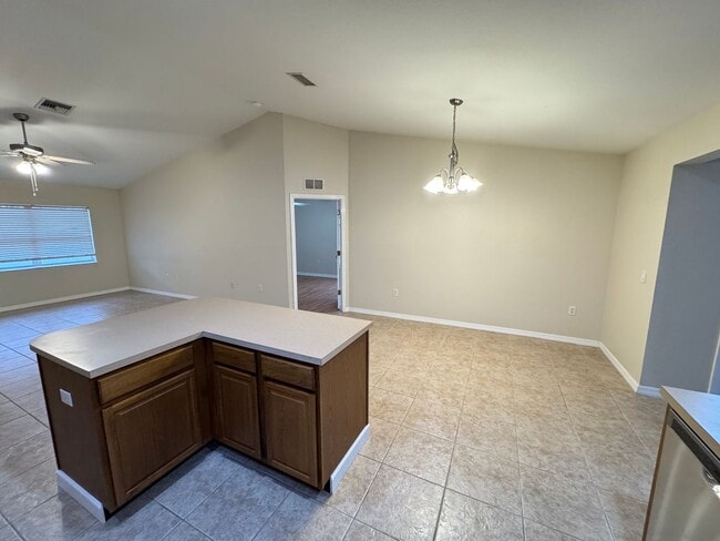 Building Photo - $300 OFF A MONTH OF RENT! Lovely, Spacious 2 Bedroom, 2 Bathroom Home in Sebring!!