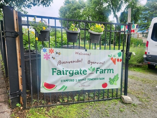 Building Photo - 54 Fairgate Dr