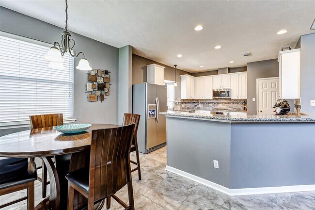 Building Photo - 2208 Breezeway Bend Dr