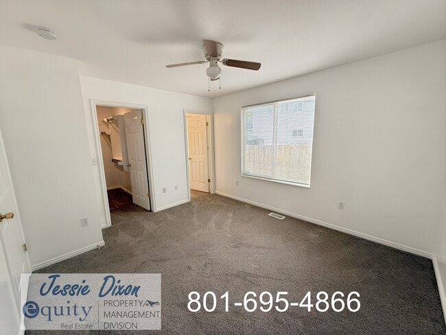 Building Photo - 108 W Oaks Dr