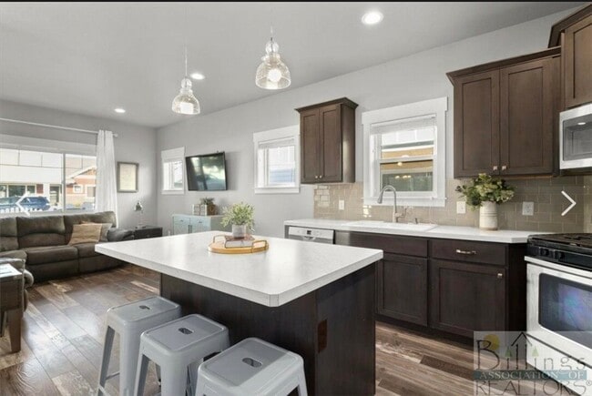 Building Photo - 1831 Island View Dr