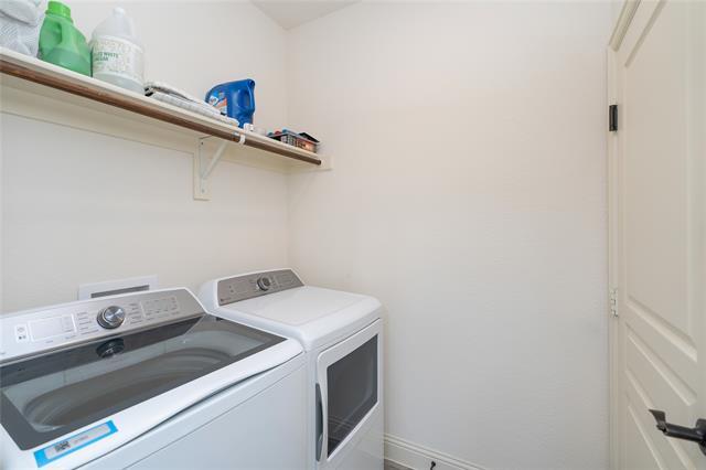 Building Photo - 205 Oakcrest Dr