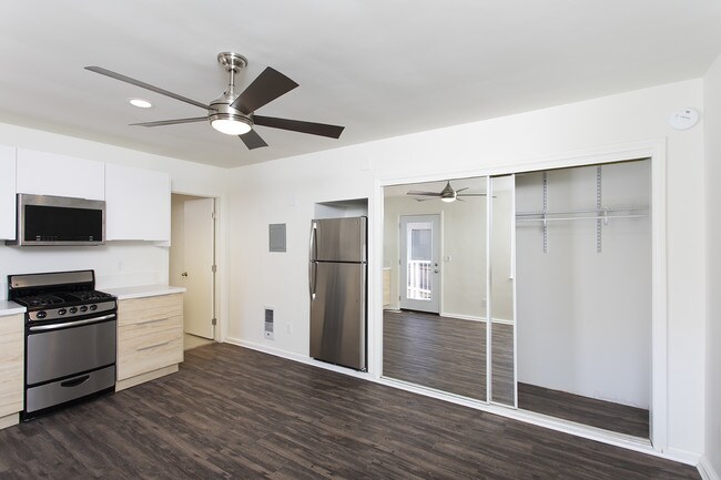 Building Photo - Amazing La Jolla Village Studio with Onsit...