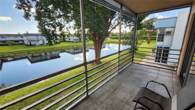 Building Photo - 419 Saxony Way