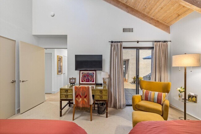 Building Photo - 303 Forest Hills Dr