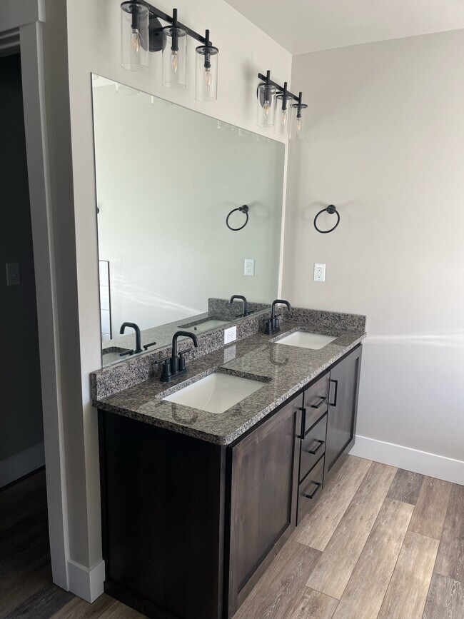 Building Photo - 1382 Pinecrest Trl