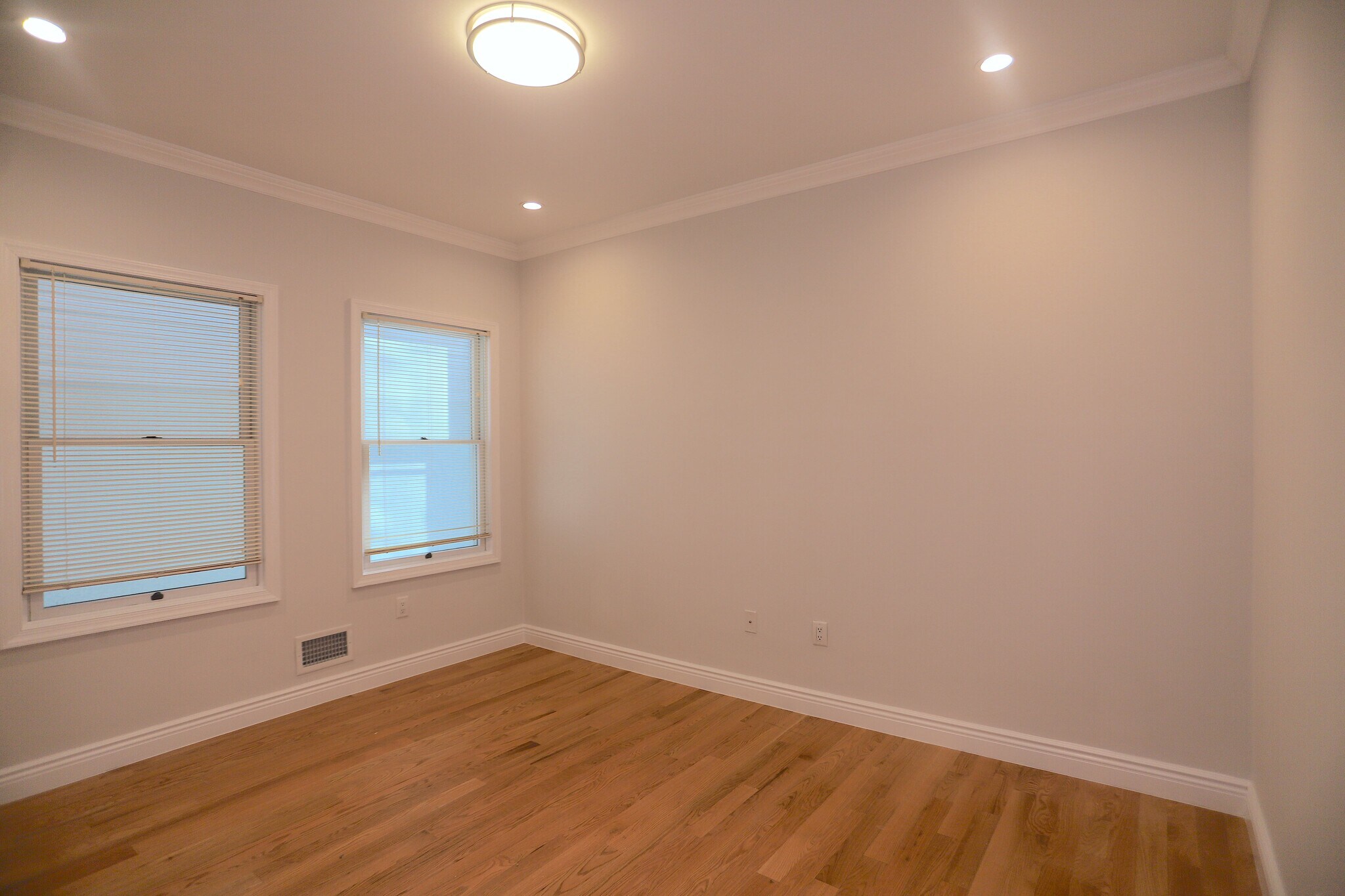 Building Photo - 106 Poplar St