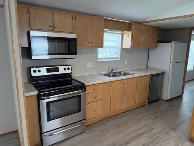 Building Photo - Greenback 37742 - 3 bed 2 bath mobile home...
