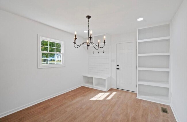 Building Photo - Well maintained 3 bedroom home!