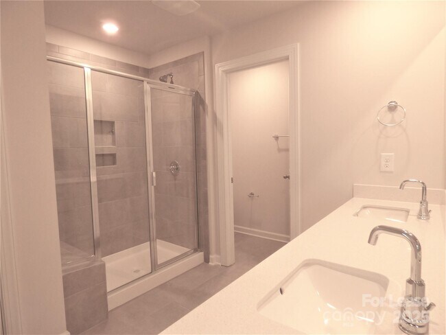 Building Photo - 1057 Red Apple St