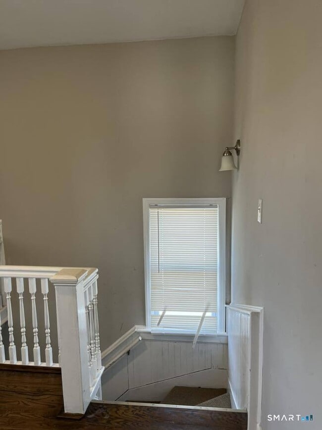 Building Photo - 162 Sheridan St