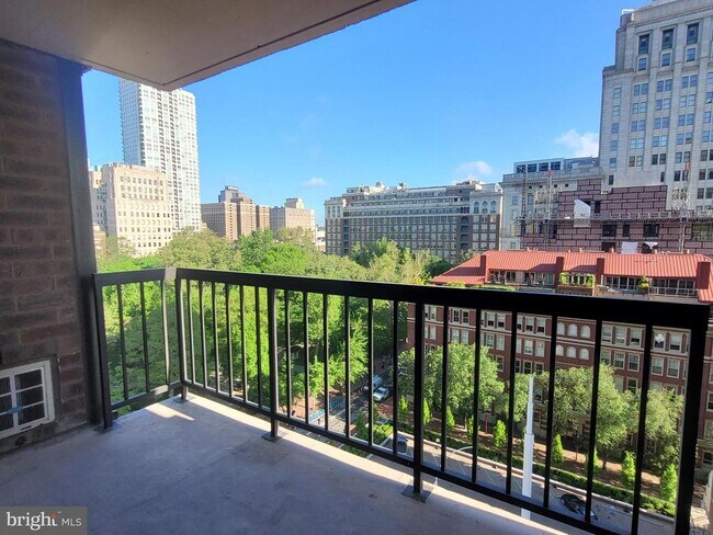 Building Photo - 241 S 6th St