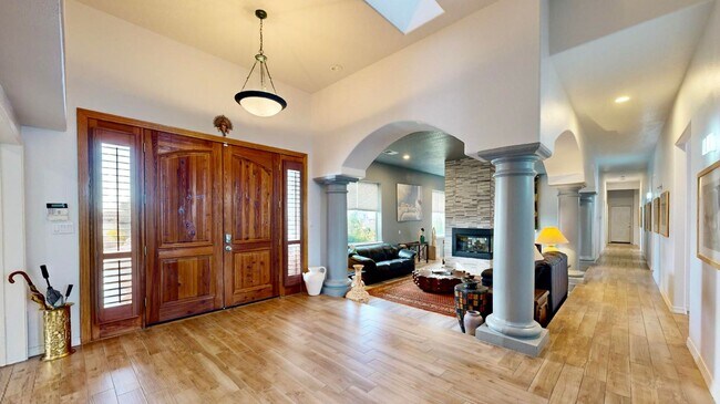 Building Photo - Move in Special Luxury 4 bedroom 4.5 bathr...