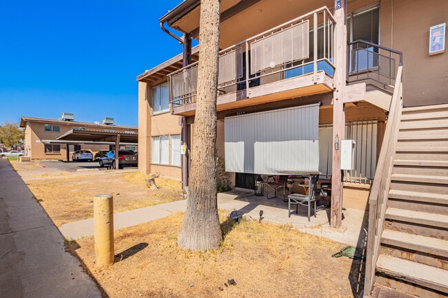 Building Photo - 2413 W Hazelwood St