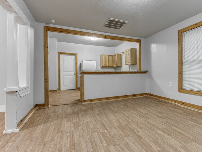 Building Photo - 1320 S Jensen Ave