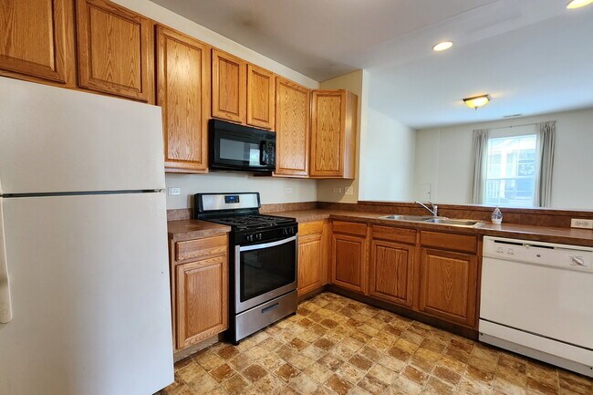 Building Photo - 263 Springbrook Trail S