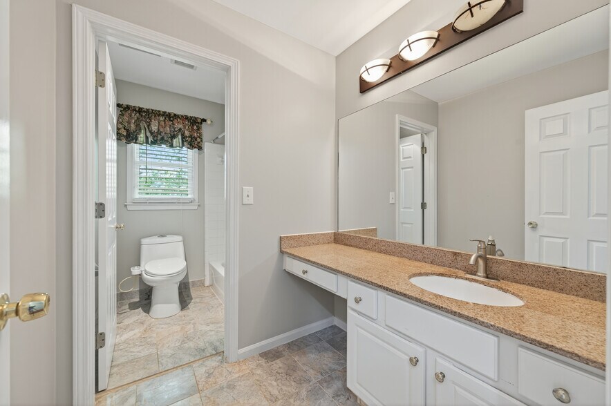 Building Photo - 3760 Peachbluff Ct