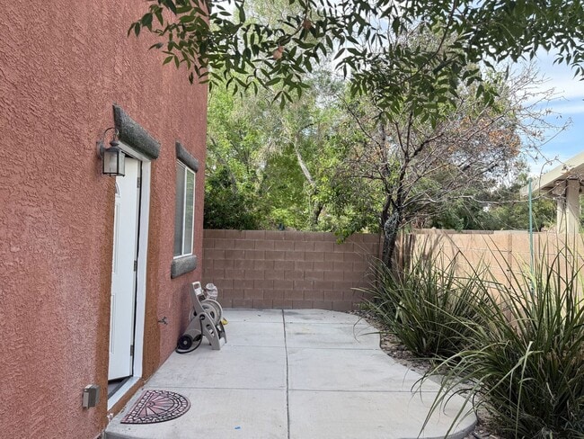 Building Photo - 2-story single-family home located in a ga...