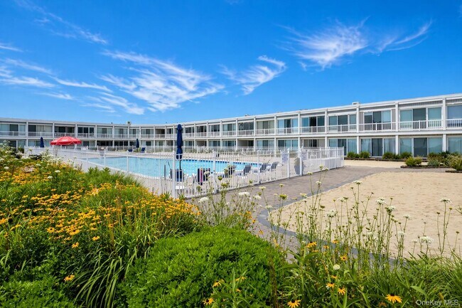 Building Photo - 585 Dune Rd