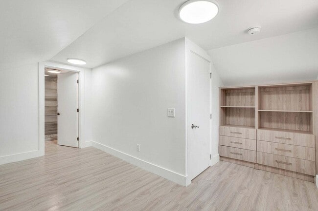 Building Photo - 7351 Valencia Dr