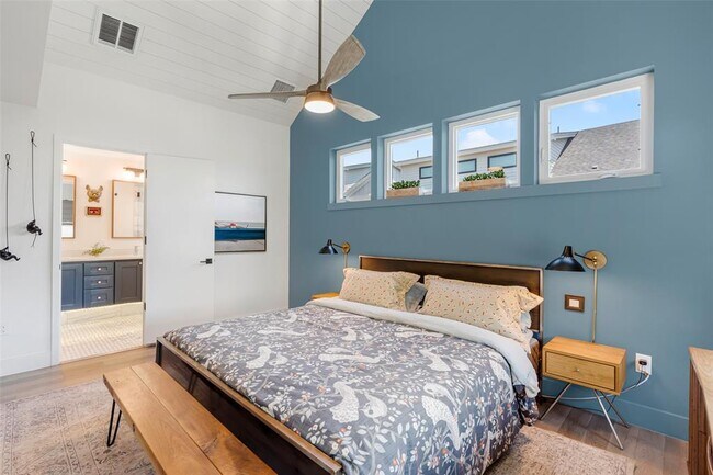 Building Photo - 1217 1/2 W 39th St