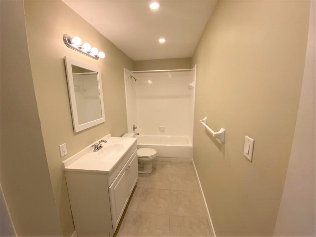 Building Photo - 3040 NE 16th Ave