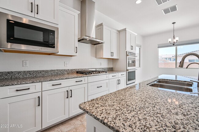Building Photo - 8725 W Wagon Wheel Dr