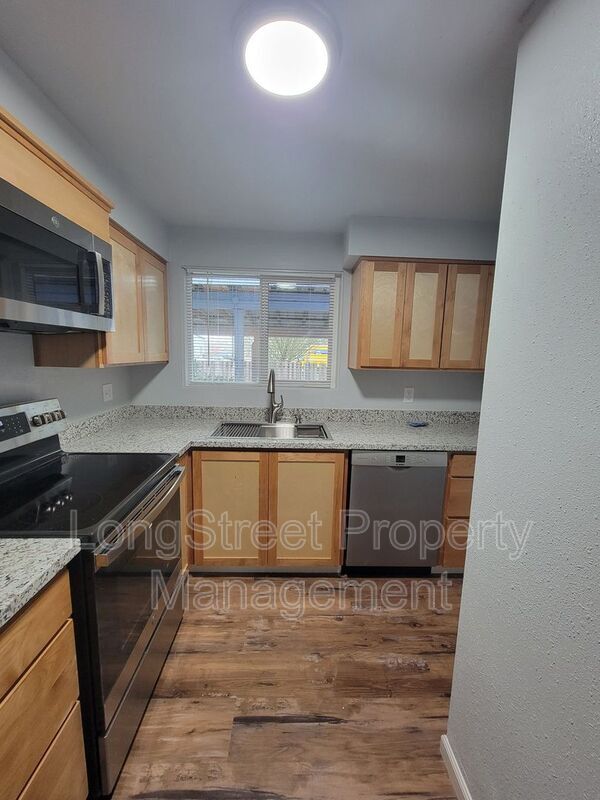 Building Photo - 3141 N Shore Dr SE