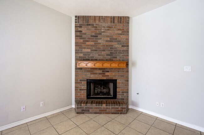 Building Photo - 1520 Strasburg Cir