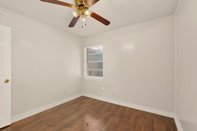 Building Photo - 937 Cleardale Dr