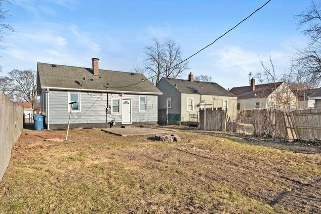 Building Photo - 2BD/1BA Home In Highland IN
