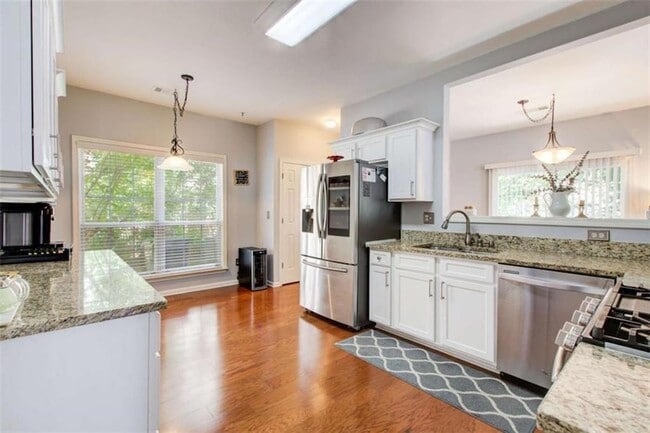 Building Photo - 513 Stepney Ct SE