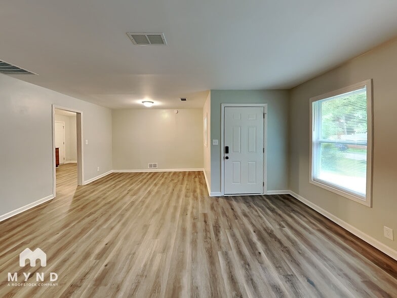 Building Photo - 2116 Barbara Ln