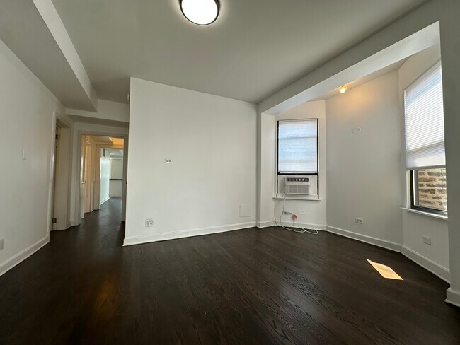 Building Photo - 607 N Noble St