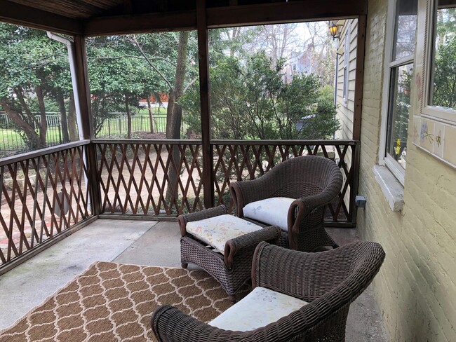 Building Photo - 422 S Mill St