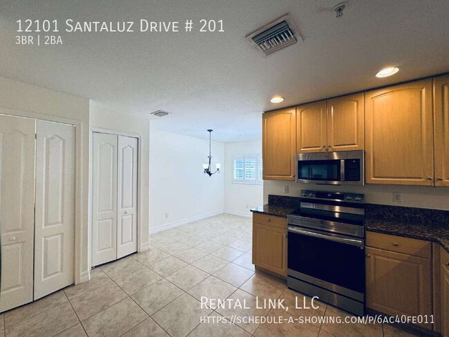 Building Photo - 12101 Santaluz Dr