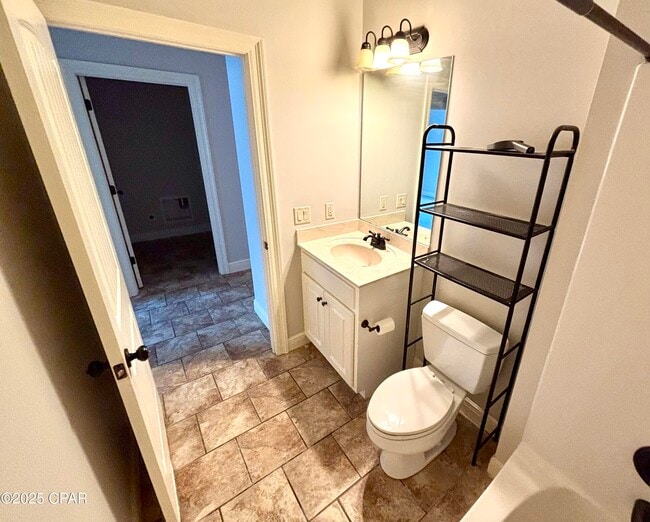 Building Photo - 116 Gardenia St