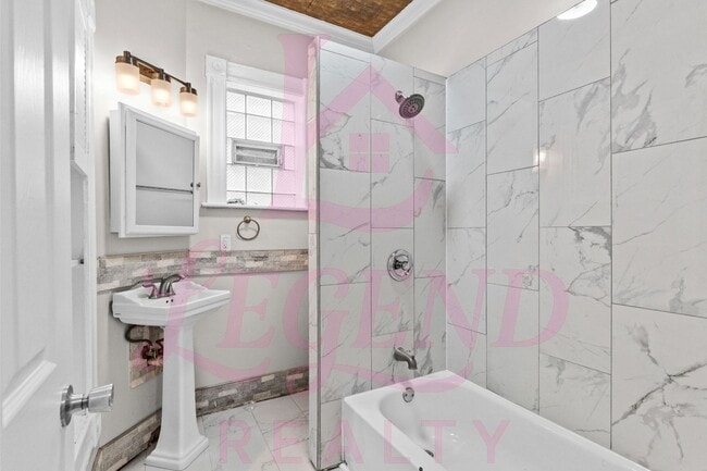 Building Photo - Updated 2-Bedroom Brick Home in Benton Park West!