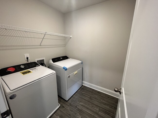 Building Photo - 204 Douglas Bend Rd